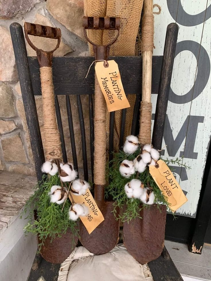 Rustic Shovel Decor with a Heartfelt Twist