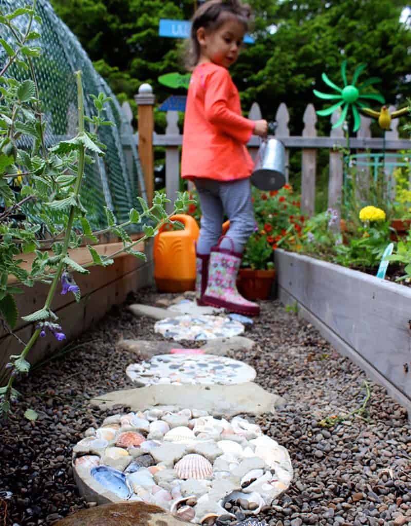 23 Beautiful DIY Stepping Ideas to Transform Your Garden Path