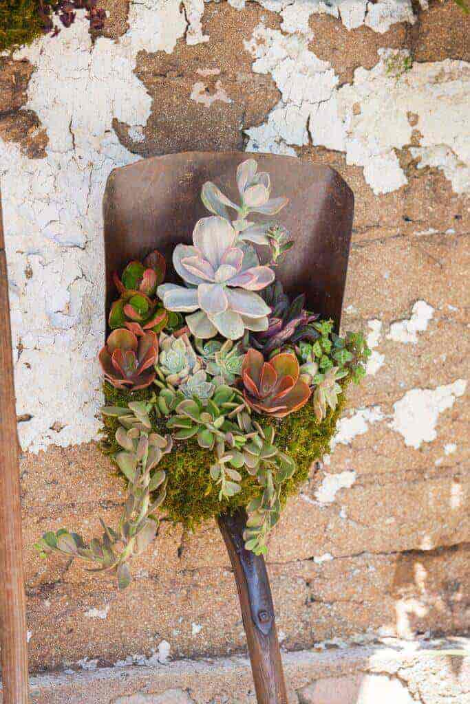 18 Creative Ways to Upcycle Shovels for Stunning Home and Garden Decor