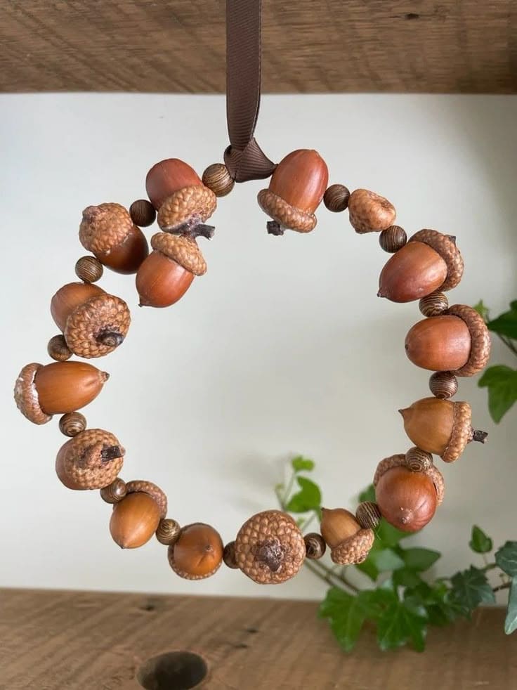 Simple Acorn Circle Ornament