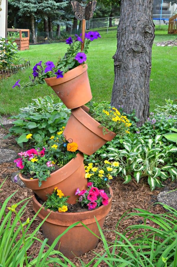 20+ Genius Terracotta Pot Projects That Will Spruce Up Your Garden