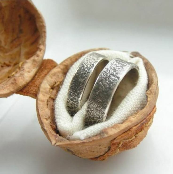 Walnut Shell Ring Box