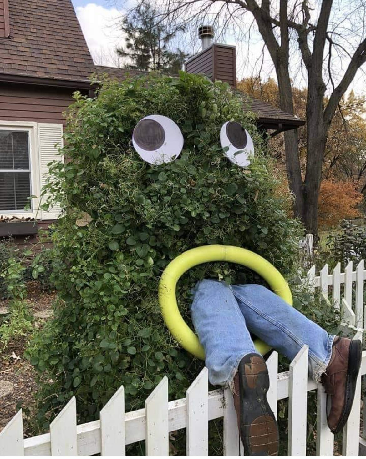 17 Spooky Shrub Decorations That Will Haunt Your Garden This Halloween