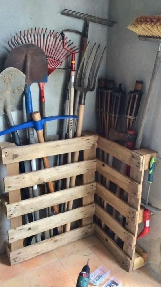 Corner Pallet Tool Corral