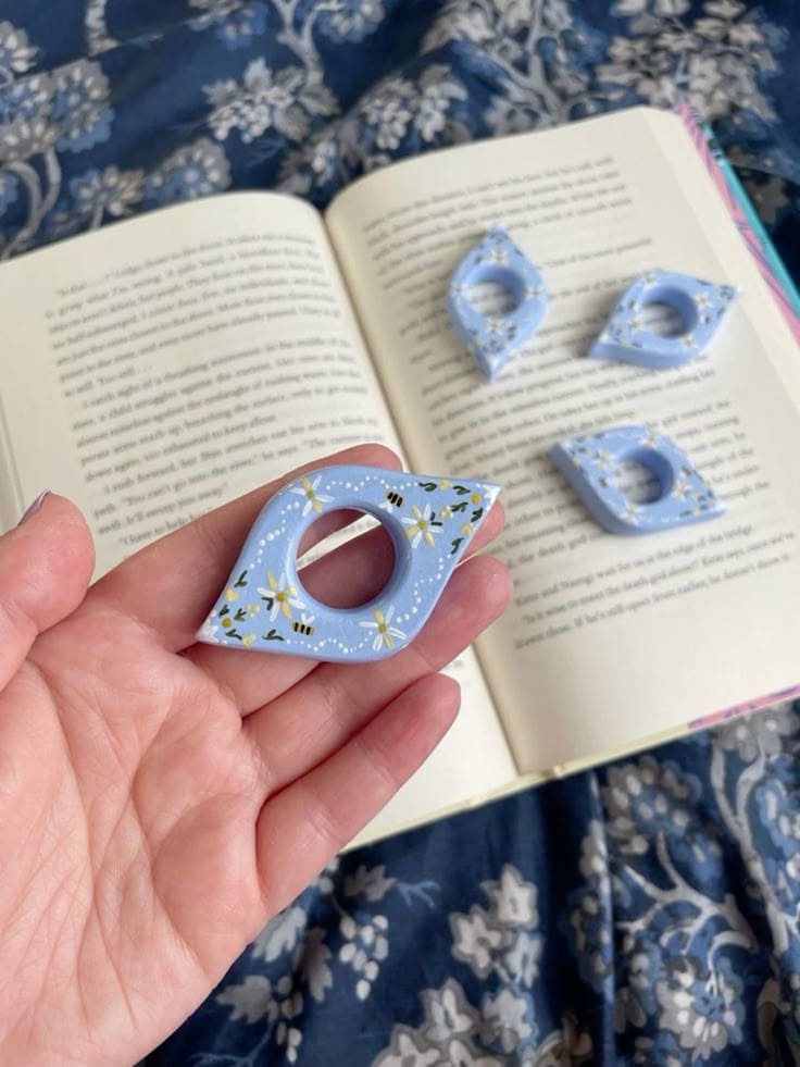 Floral Thumb Page Holders