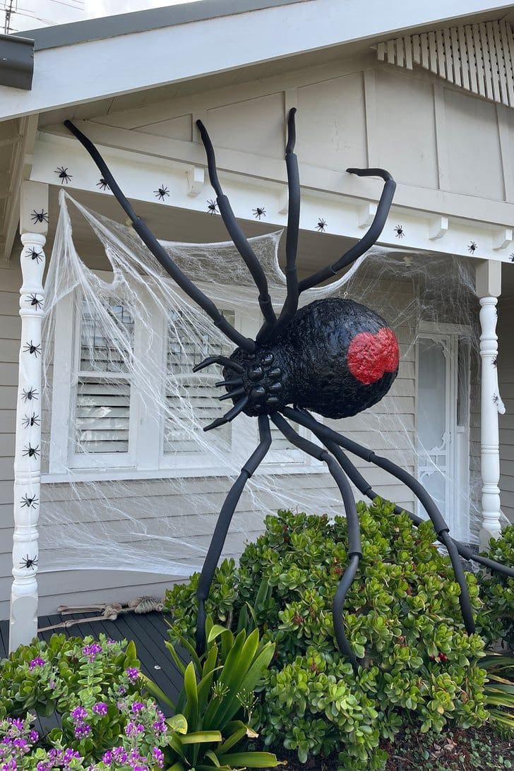 Giant Spider Takeover