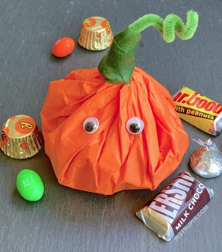 Googly-Eyed Pumpkin Treat Bags