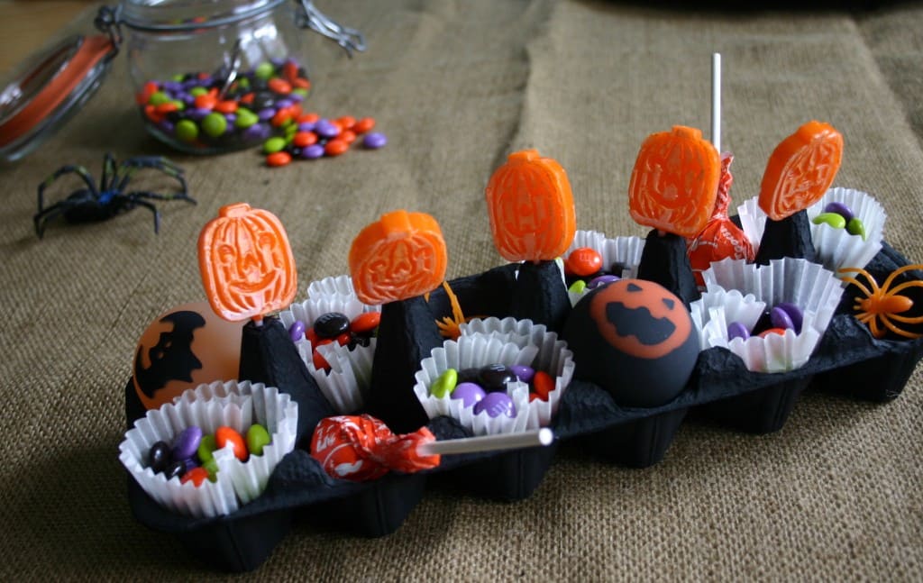 Halloween Candy Tray Made from an Egg Carton