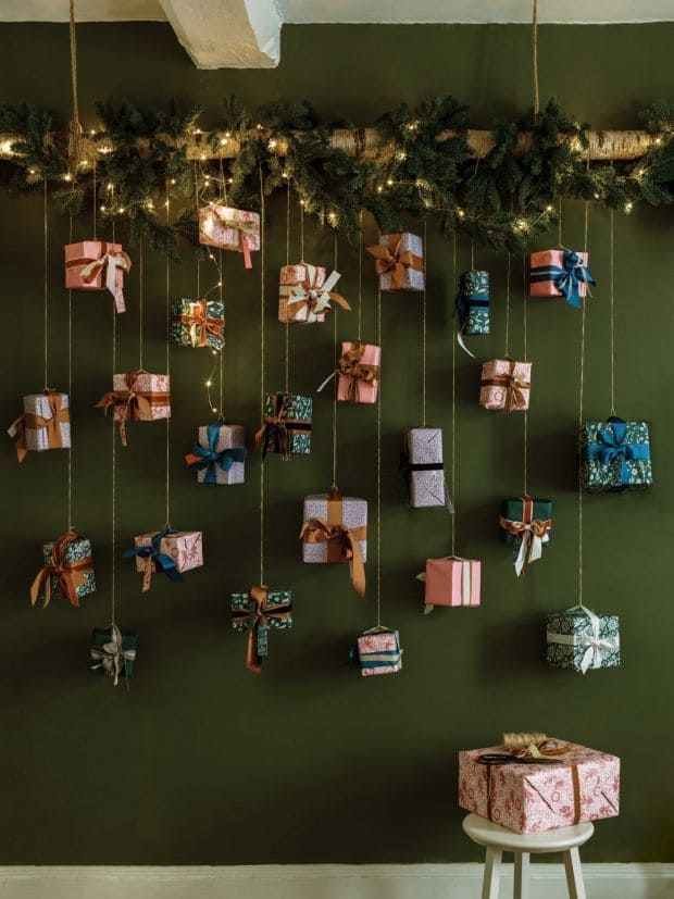 Hanging Gift Box Garland Display