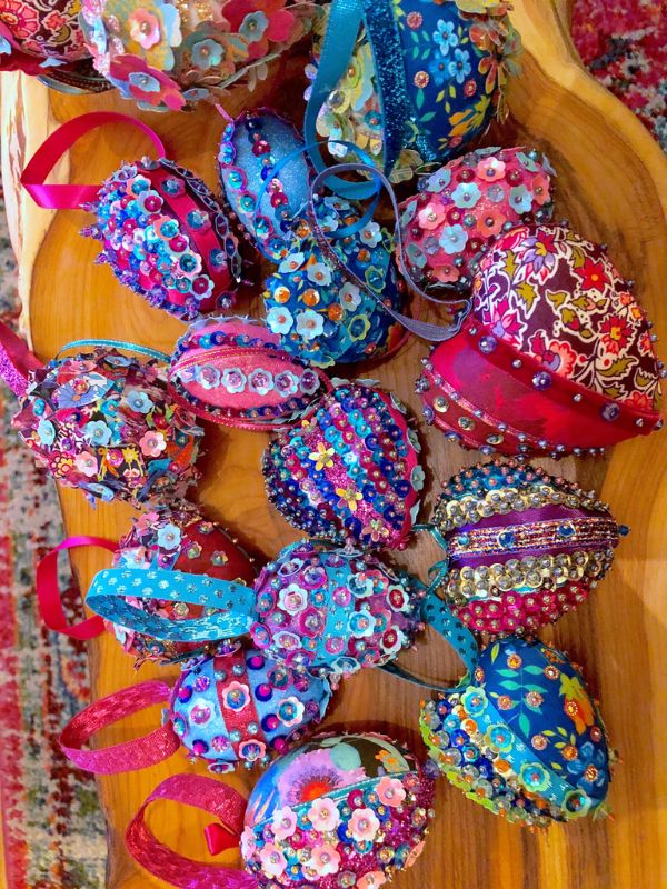 Turn Your Fabric Scraps Into These 20 Adorable Christmas Decorations