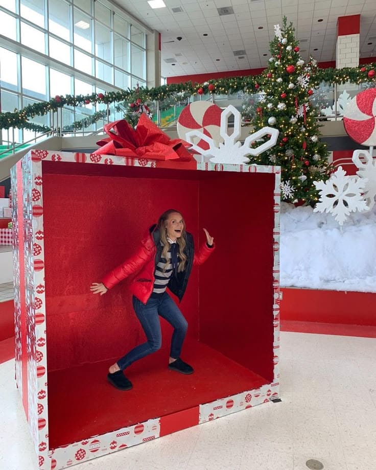 20 Cute Christmas Photo Booth Ideass to Make the Whole Family Smile
