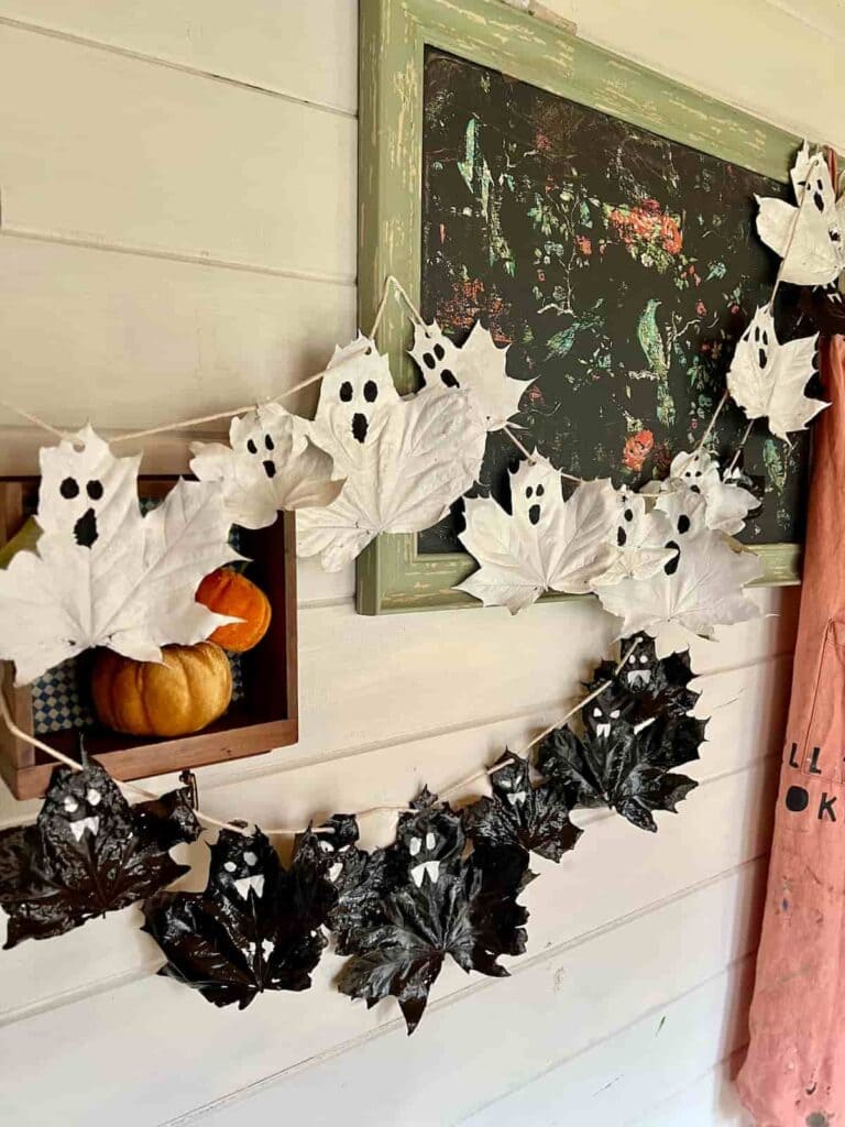 Painted Leaf Ghost and Bat Garland