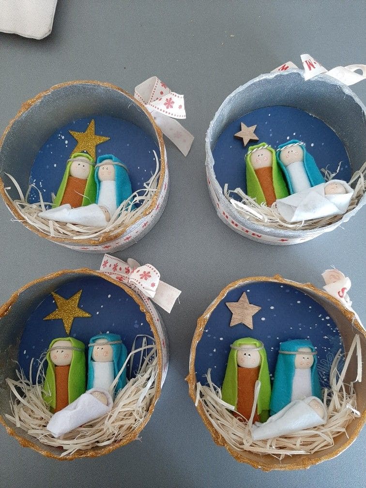 Round Box Lid Nativity Dioramas