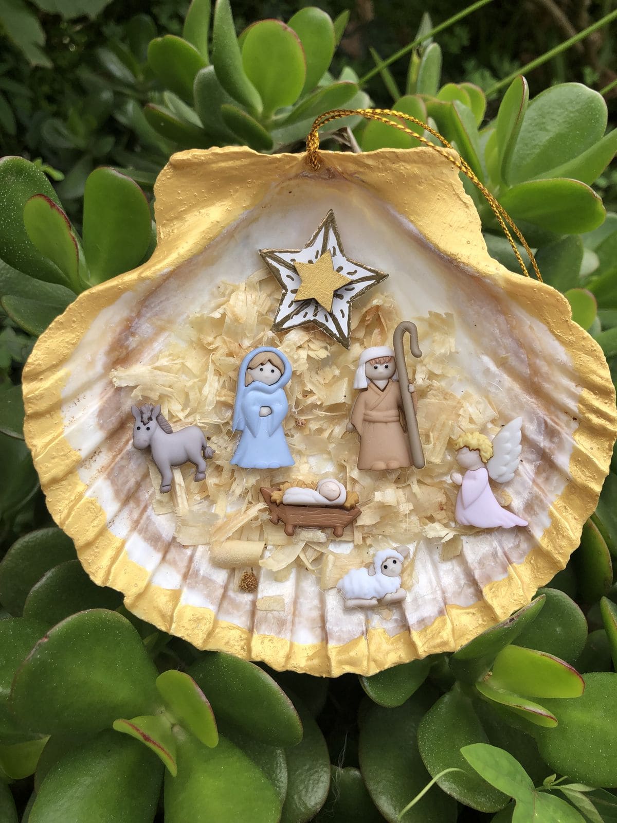Scallop Shell Nativity Ornament