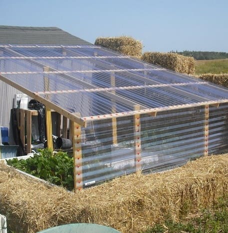 10 Ways to Heat Your Greenhouse in Winter Without Electricity