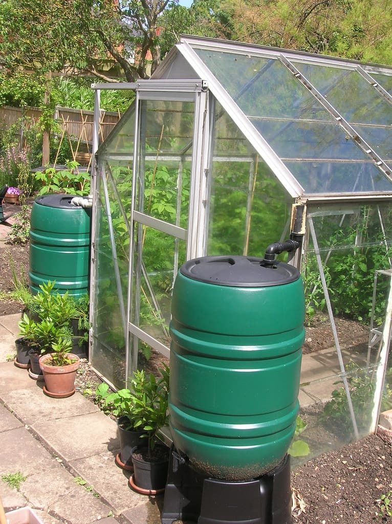 10 Ways to Heat Your Greenhouse in Winter Without Electricity