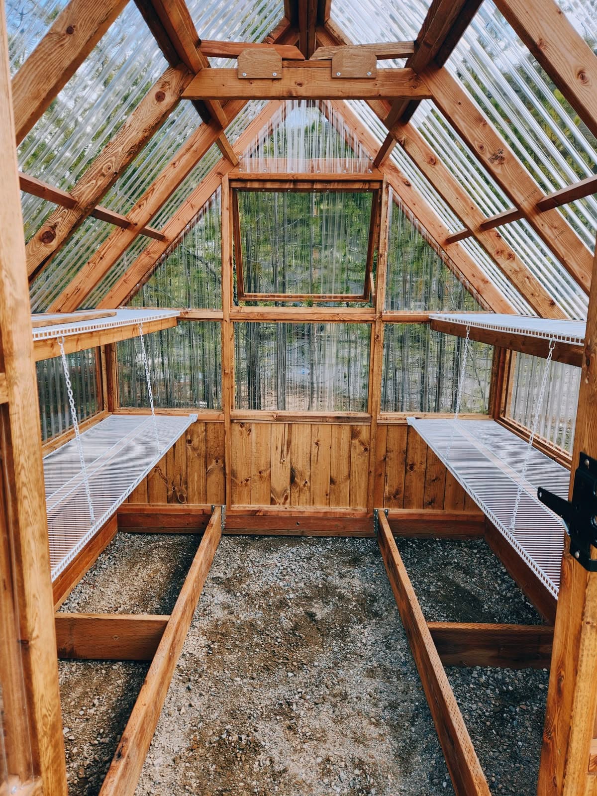 10 Ways to Heat Your Greenhouse in Winter Without Electricity