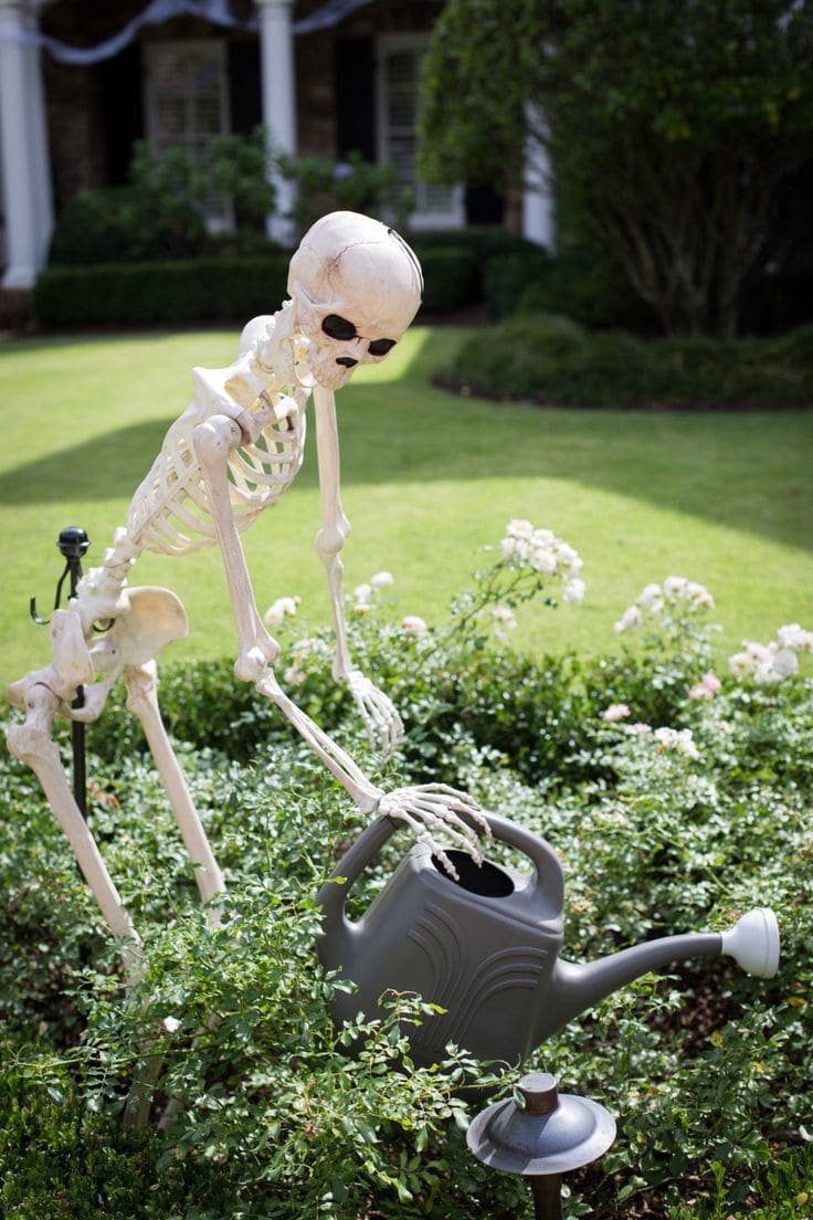 Undying Gardener Skeleton Decor