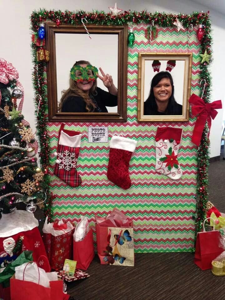 Wall-Mounted Frame Christmas Photo Booth