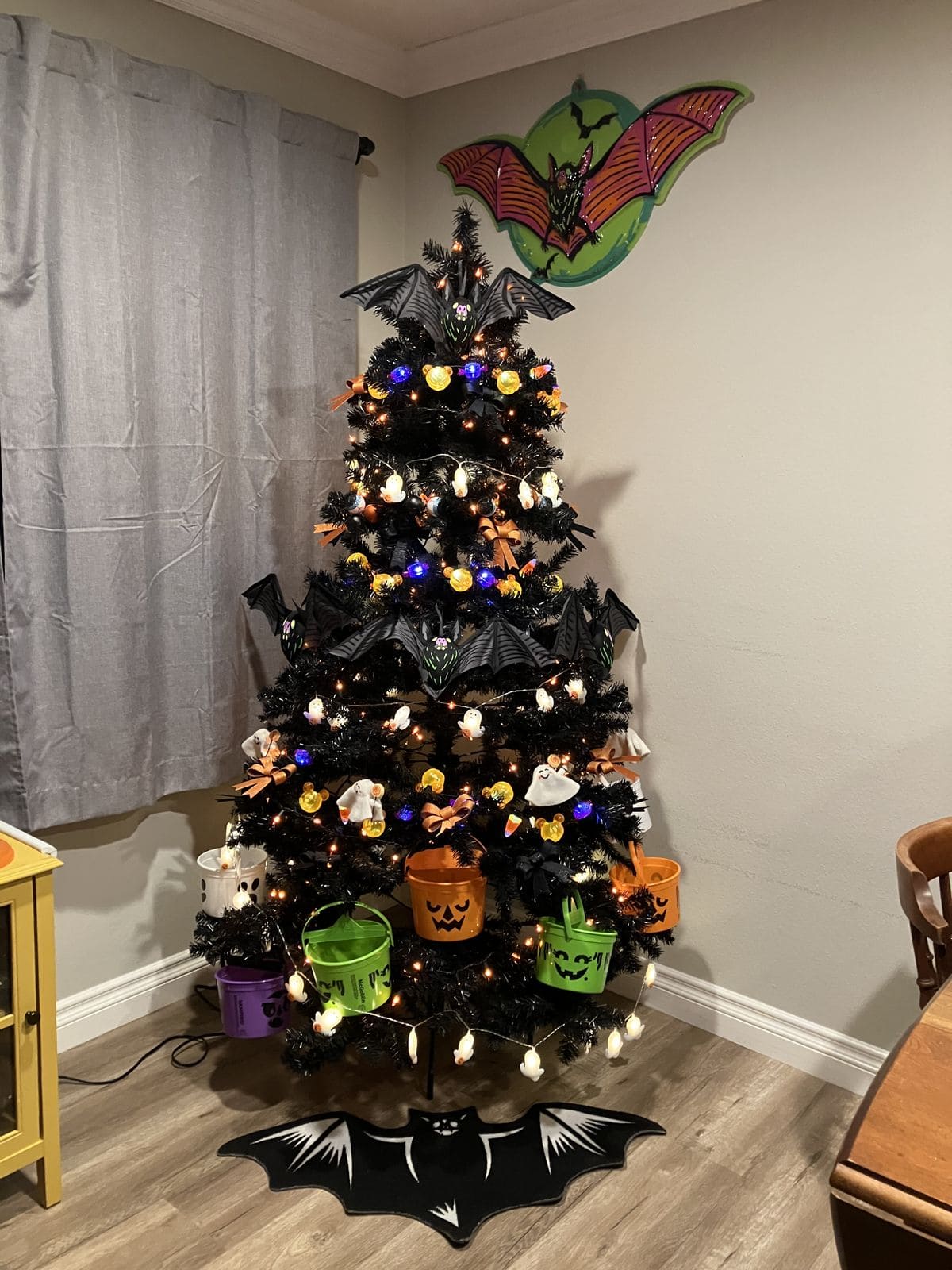 Bat & Bucket Trick-or-Treat Tree