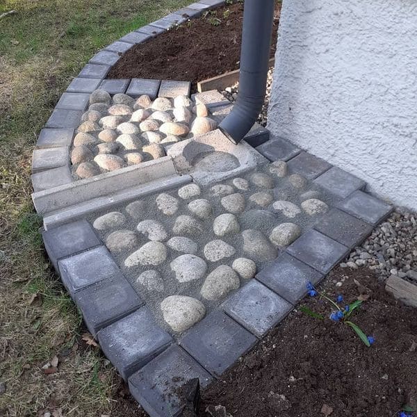 Cobblestone Gutter Splash Pad