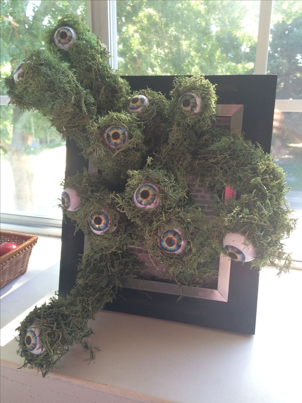 Creeping Moss Eyeball Frame