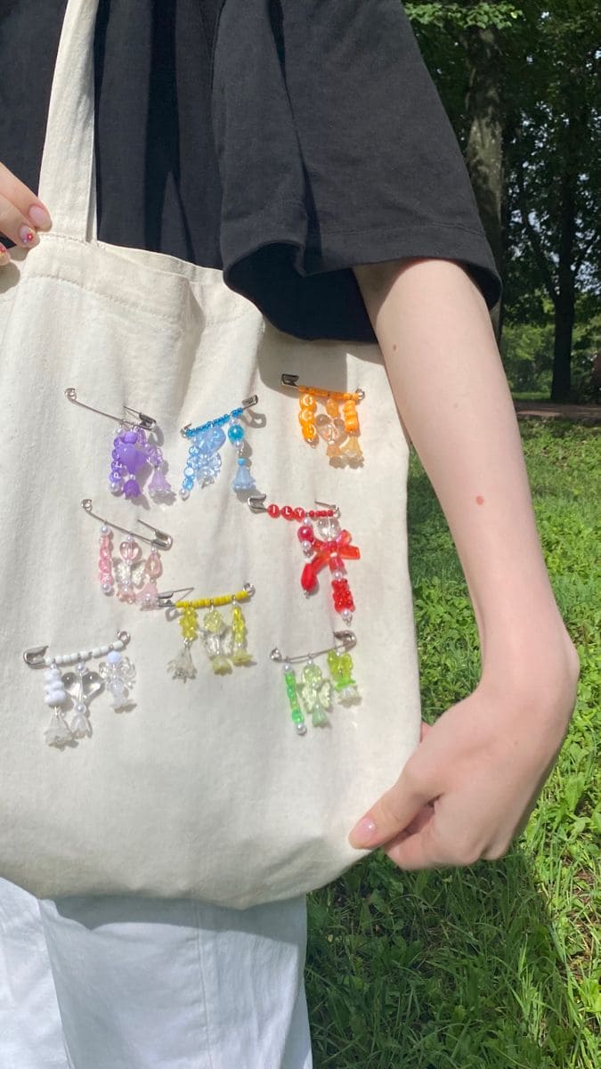 DIY Beaded Safety Pin Charms for Tote Bags