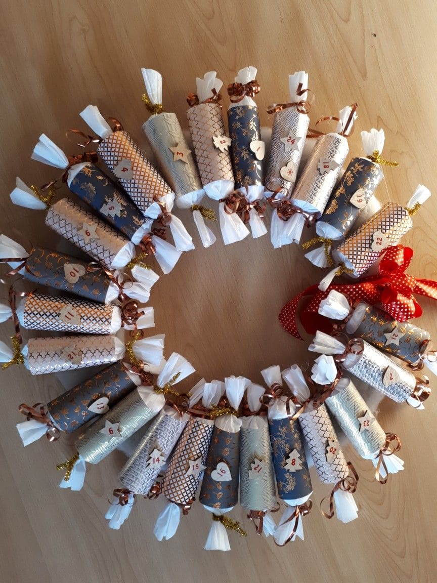 Festive Cracker Wreath Advent Calendar