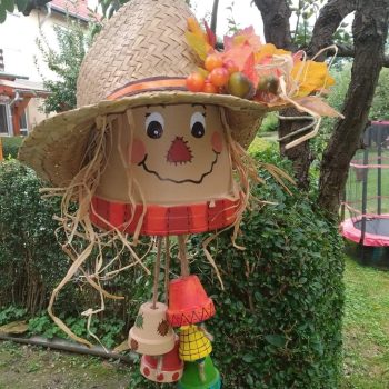 Bring Autumn Home With 20 DIY Garden Decor Ideas