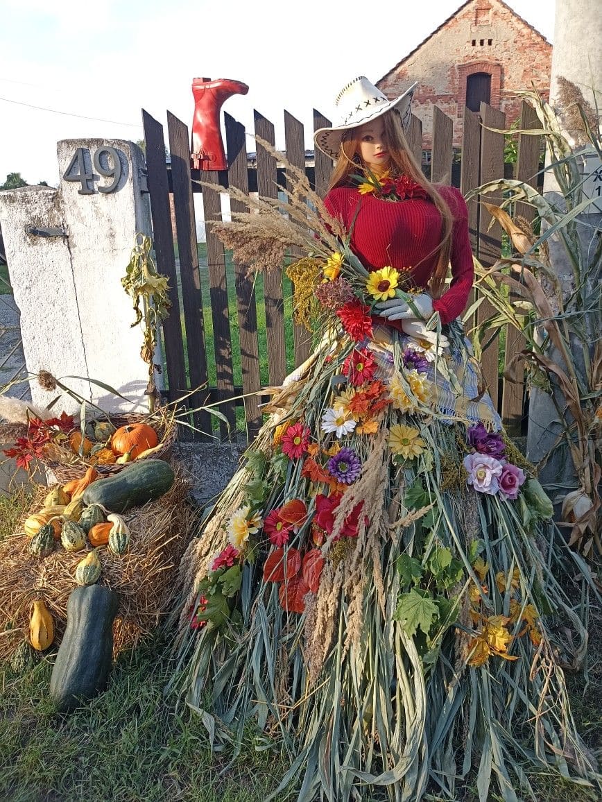 Harvest Lady Scarecrow