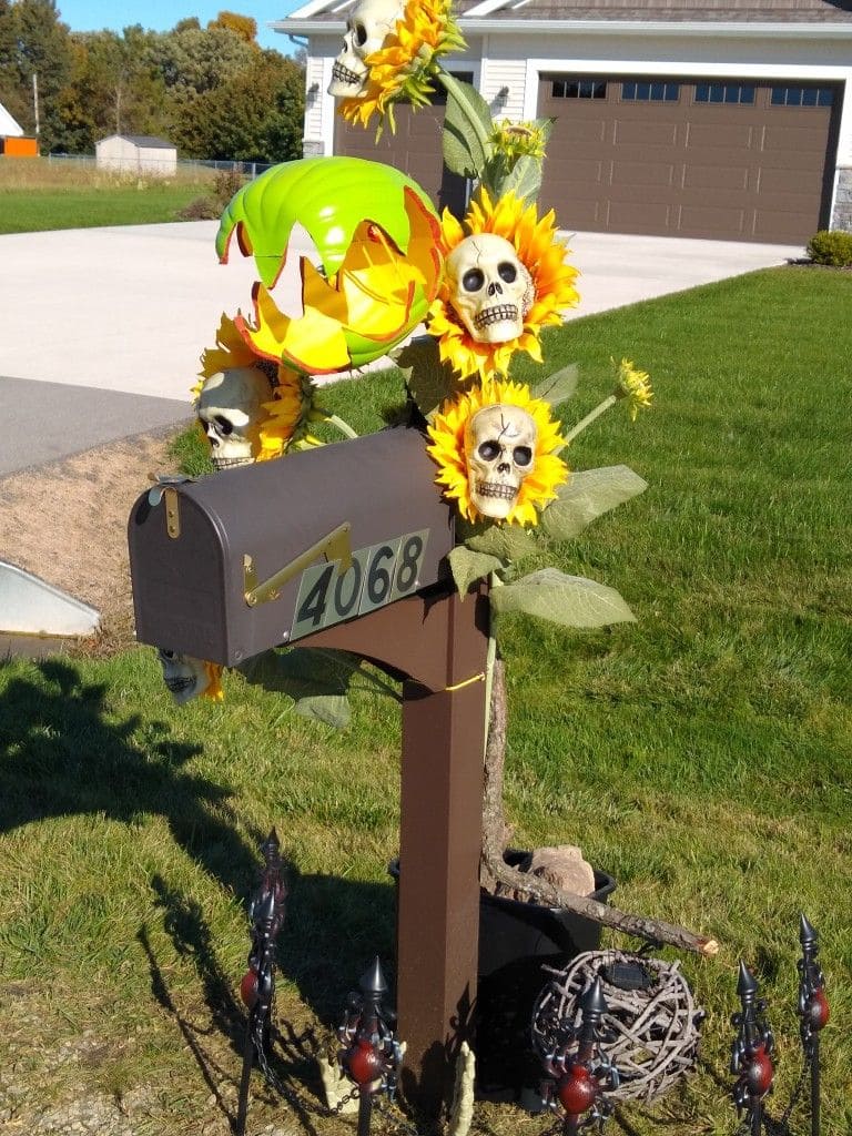Haunting Sunflower Mailbox Display