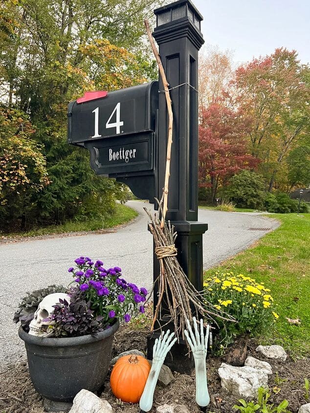 Mailbox of the Macabre