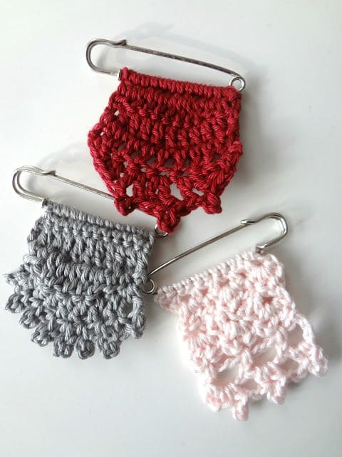 22 Pretty DIY Safety Pin Brooch Ideas for a Personalized Look