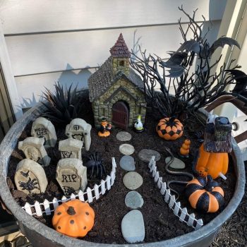 Bring Autumn Home With 20 DIY Garden Decor Ideas