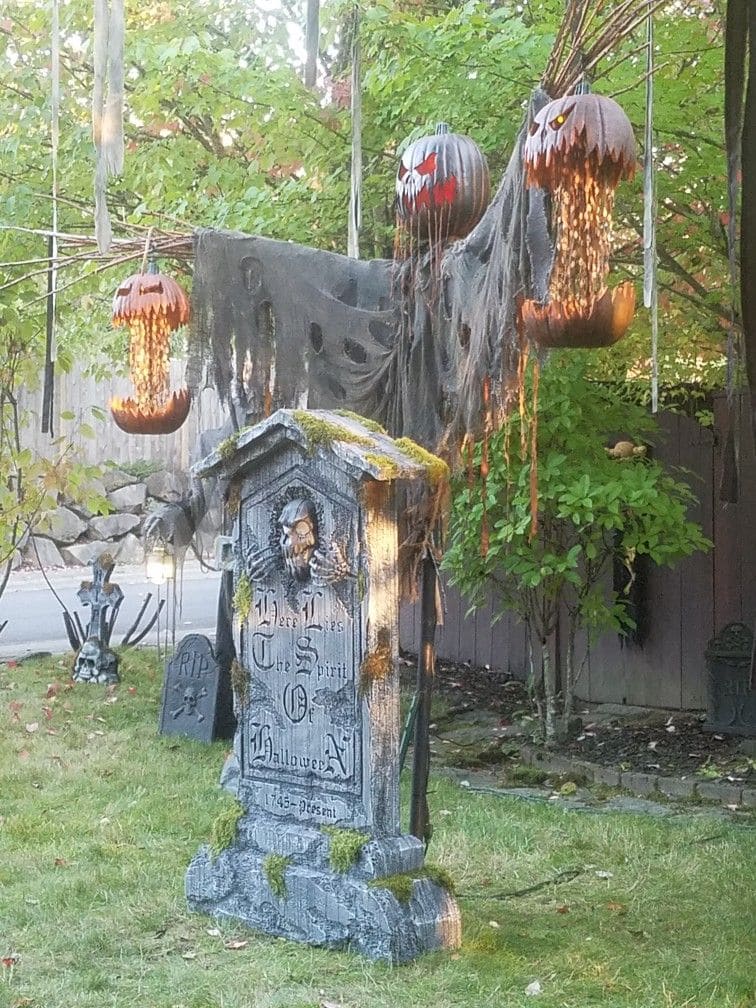 Possessed Pumpkin Graveyard for the Driveway