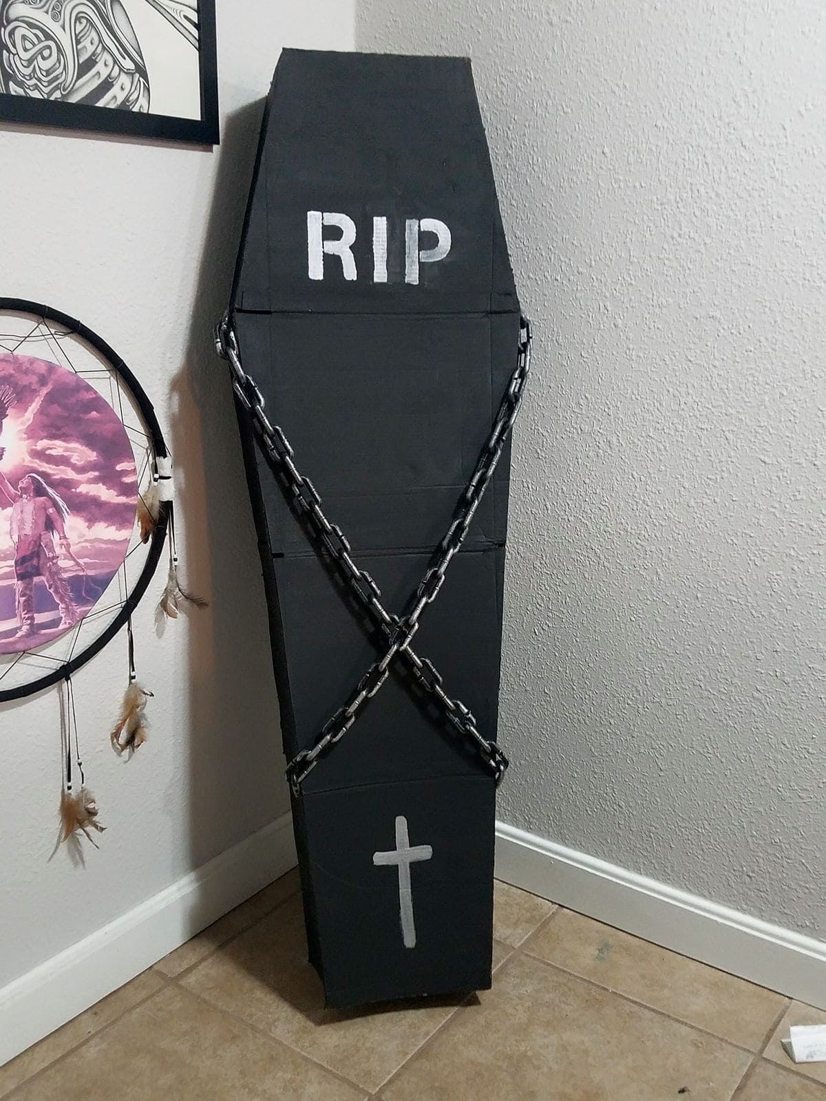 Simple RIP Coffin with Chains