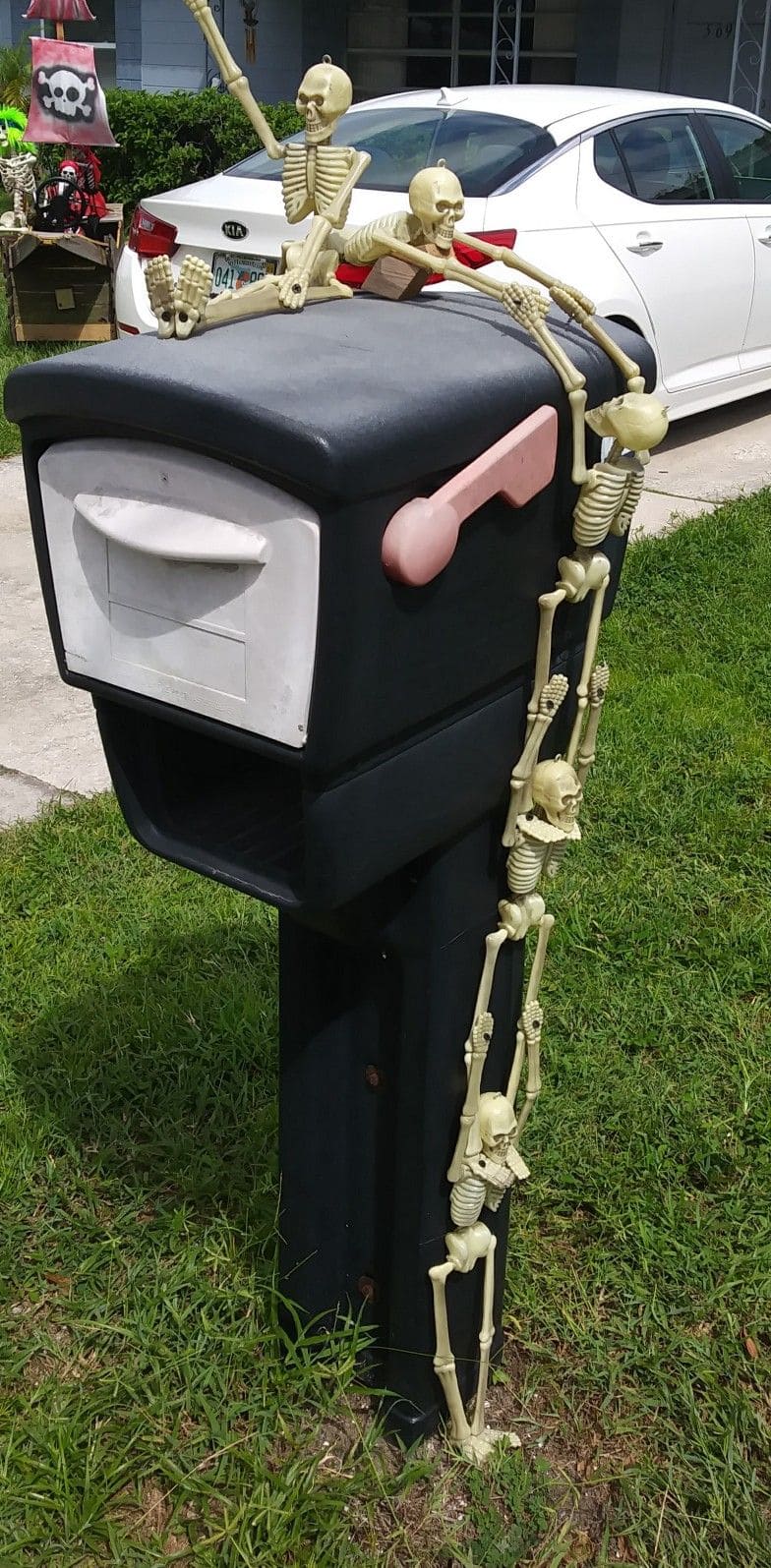 Skeleton Halloween Mailbox Climb