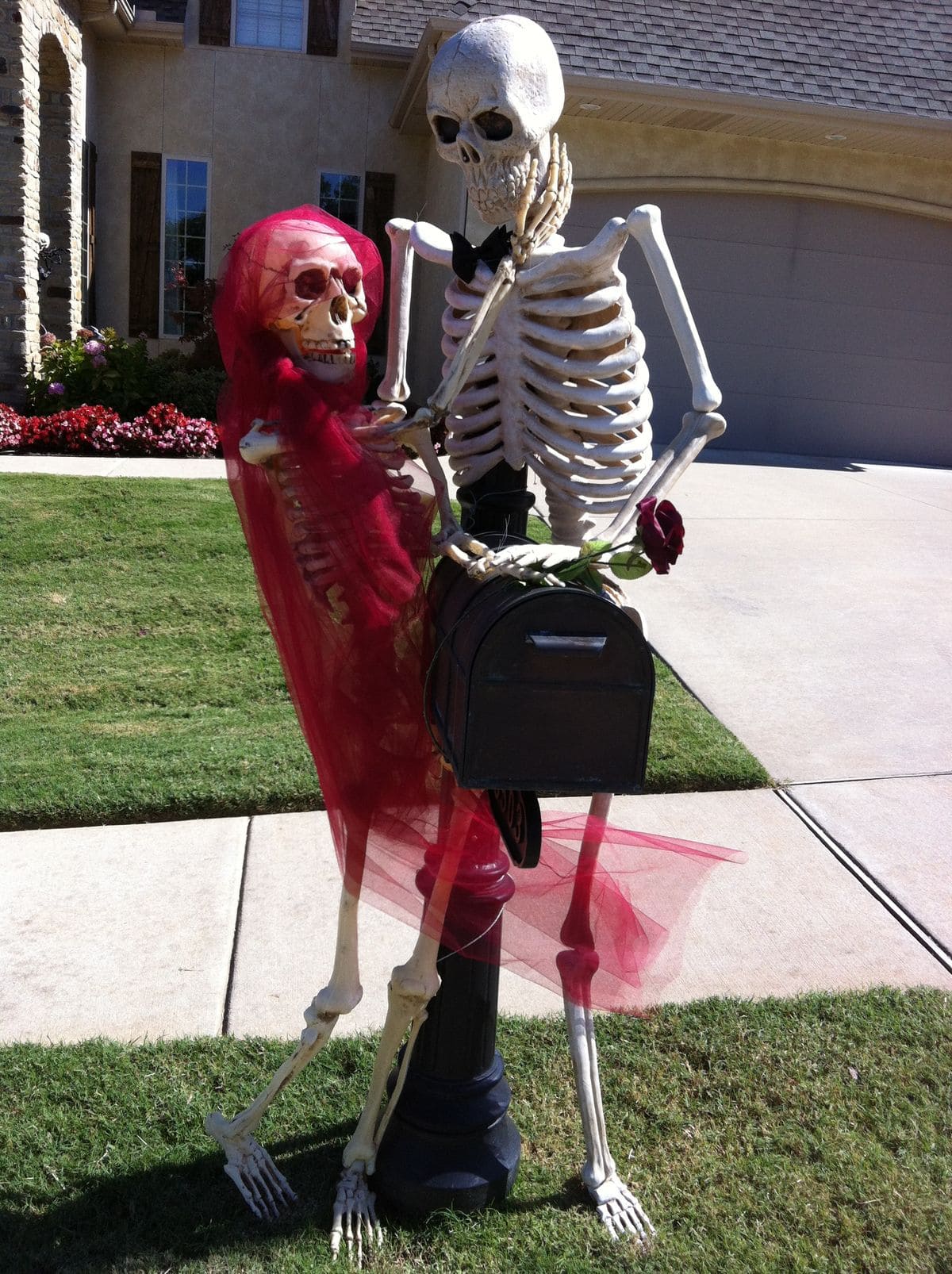Skeleton Sweethearts Halloween Yard Display