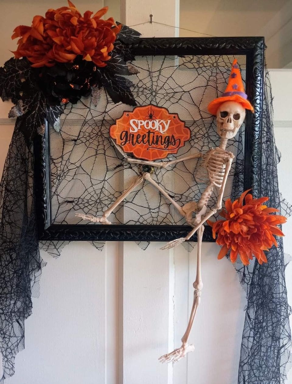 Skeleton and Lace Frame Wall Décor
