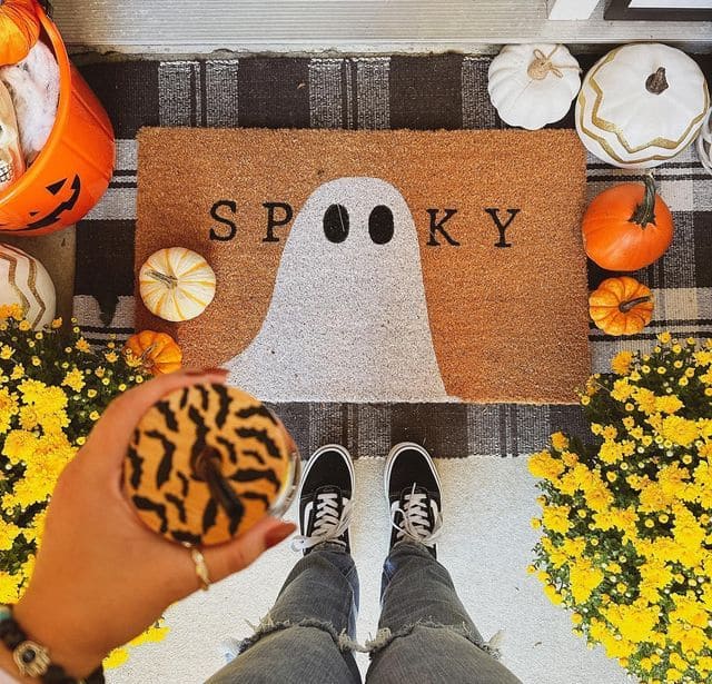 Spooky Ghost Minimalist Door Mat