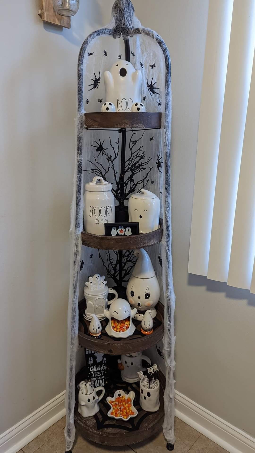 Tiered Ghost Halloween Display