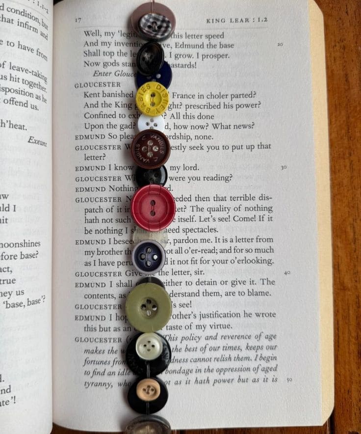 Transform Spare Buttons into a Unique Bookmark