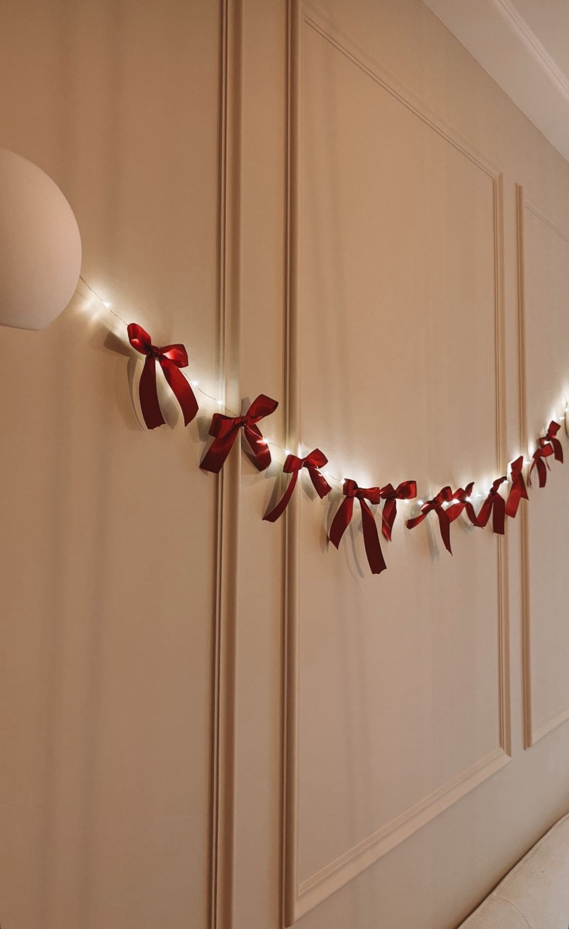 Elegant Red Bow Garland