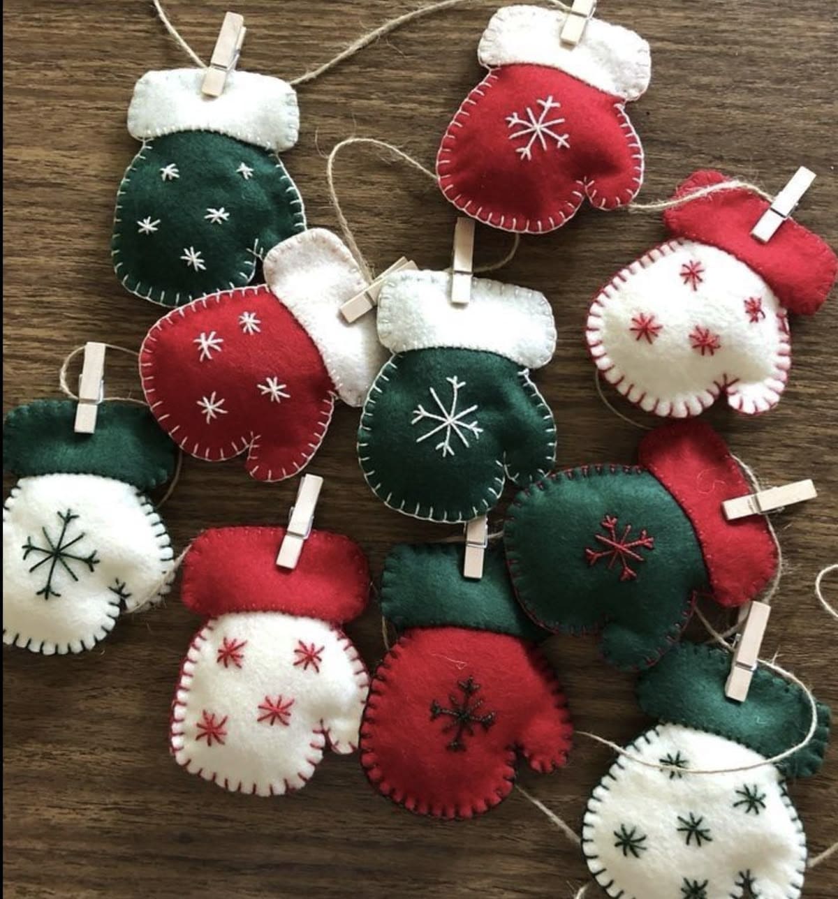 Felt Mitten Garland