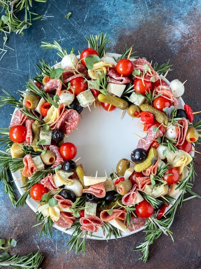 25+ Mouth-watering Christmas Charcuterie Boards Full of Holiday Cheer