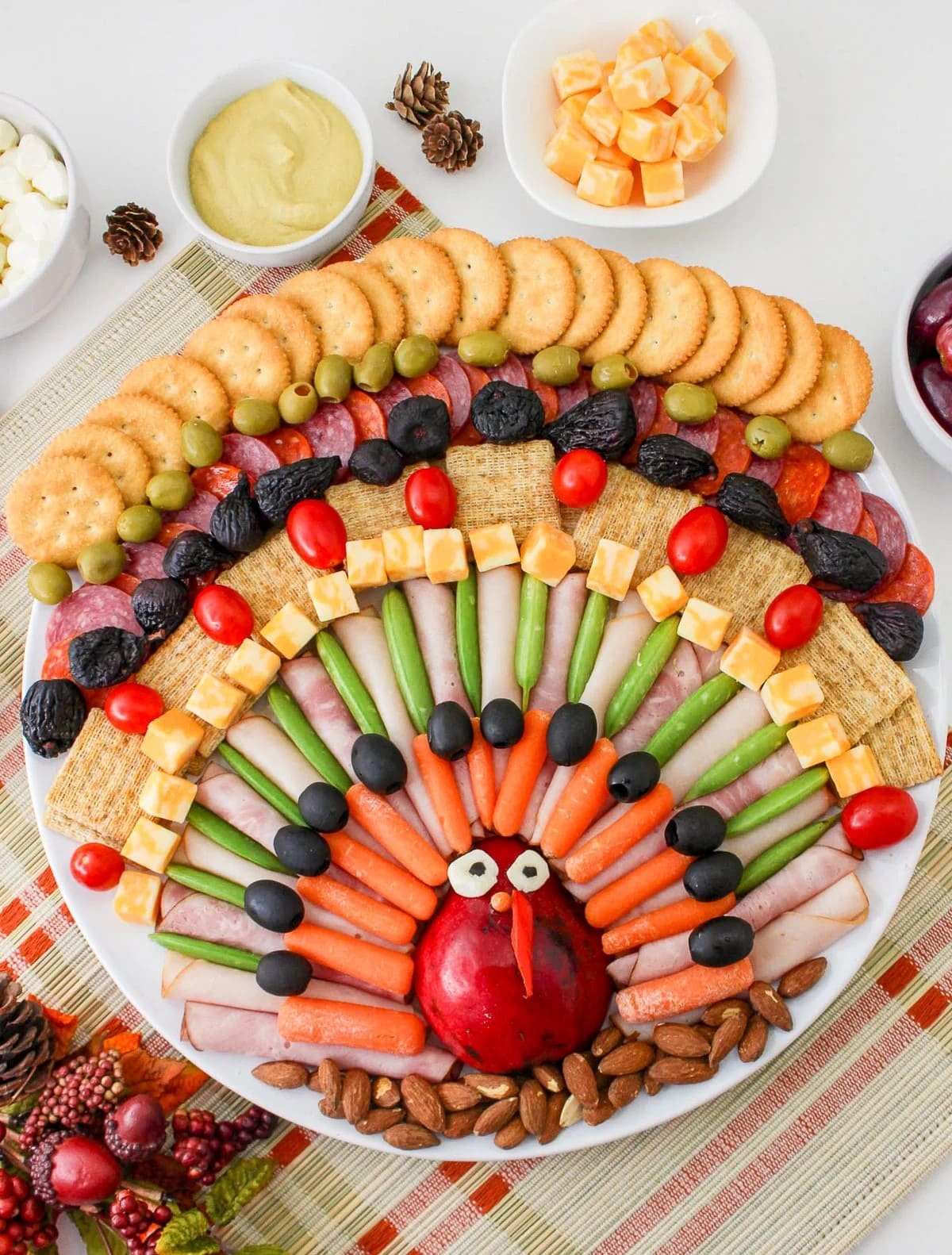 25+ Mouth-watering Christmas Charcuterie Boards Full of Holiday Cheer
