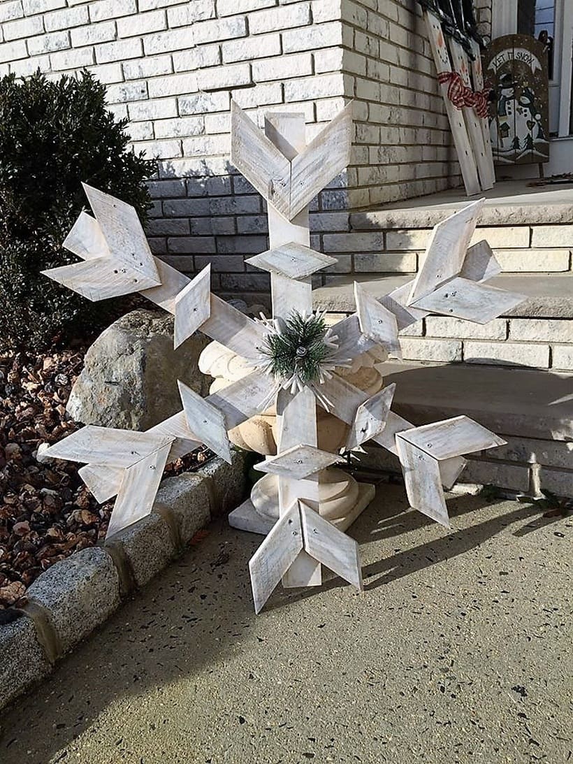 Oversized Pallet Snowflake Decoration