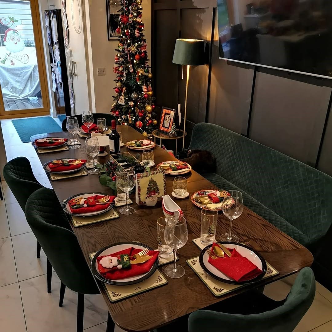 Santa-Inspired Festive Table