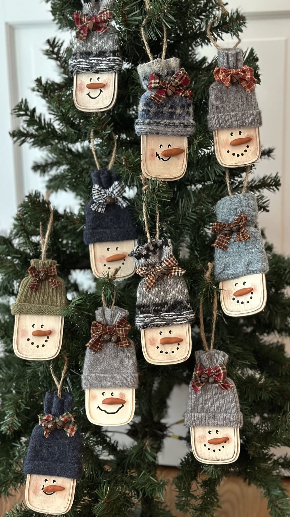 Snowman Tin Can Lid Ornaments