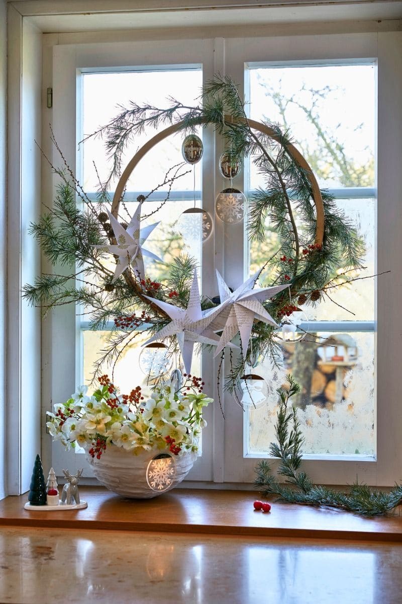 Starry Window Hoop Display